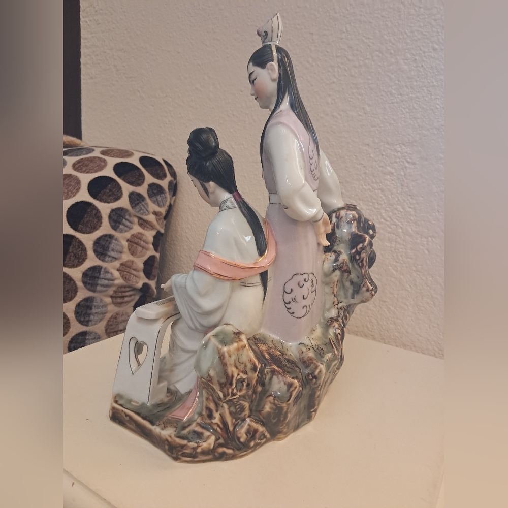 Rare Vintage Chinese Hand Painted Lovers Porcelain Statue of Emperial Man Woman - Picture 9 of 12